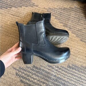 Dansko black leather boots 39